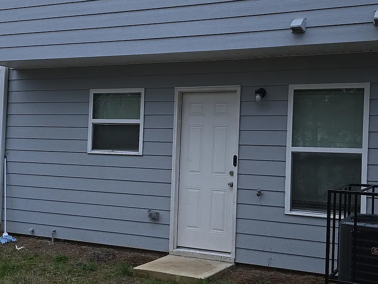 1814 Carrington Dr — Photo 2