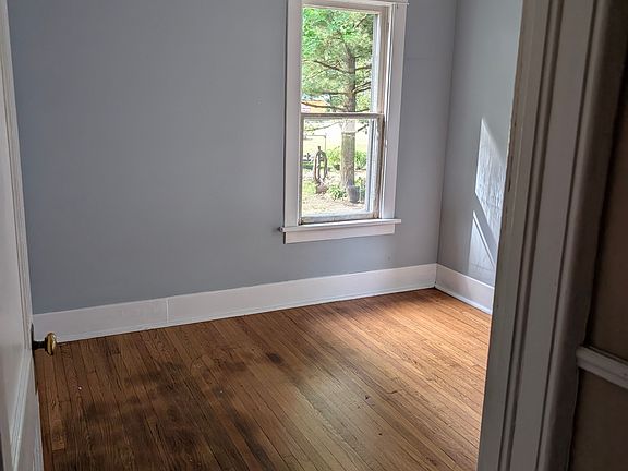 4th image of 323 W Chippewa St