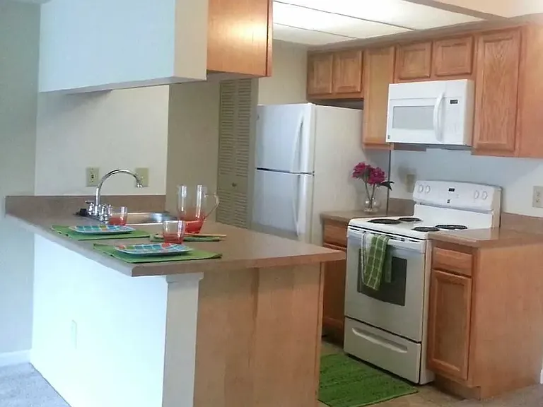 Stone Pointe Village — Photo 11