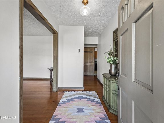 4th image of 3616 Riverview Dr