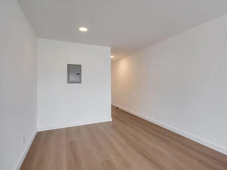 420 7th Avenue — Photo 13