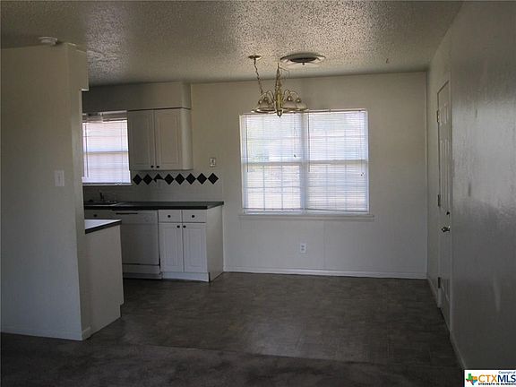 4th image of 305 N 11th St