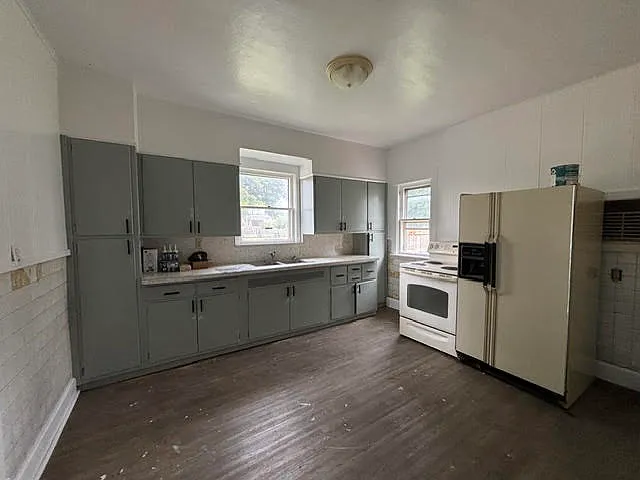 1821 W Sample St — Photo 2