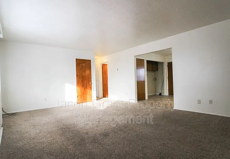 2134 Saint Clair Rd — Photo 2
