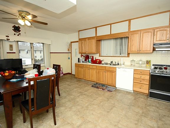 4th image of 400 Joralemon St