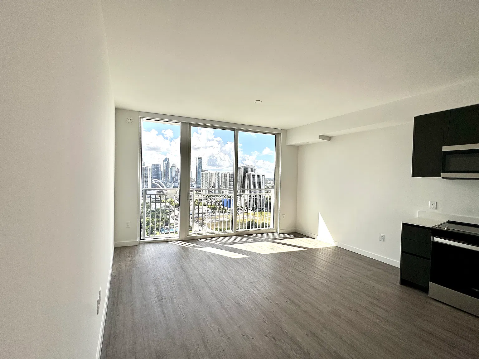 Studio, 464 sqft, $2,155 — Photo 3