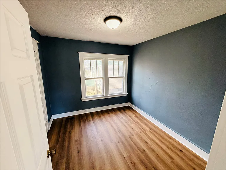 528 Chenango St #1 — Photo 9