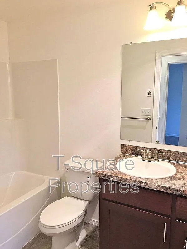 2 bed, 1.0 bath, 1026 sqft, $2,349 — Photo 4