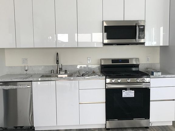 3rd image of 6919 Shoup Ave