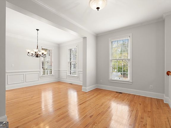 4th image of 3022 Gaston Cir SE