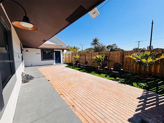 5th image of 220 NW 27th Ave