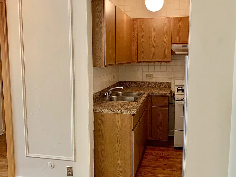 644 West Surf — Photo 39