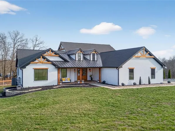 350 Birkhead Rd, Winfield, MO 63389