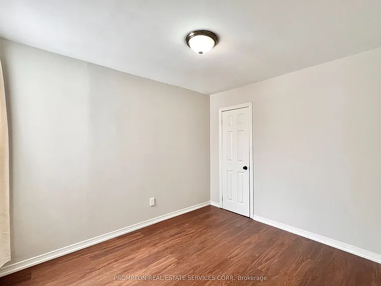 17 Winnifred Ave — Photo 32