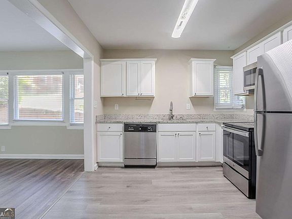 3rd image of 2755 Rockcliff Rd SE