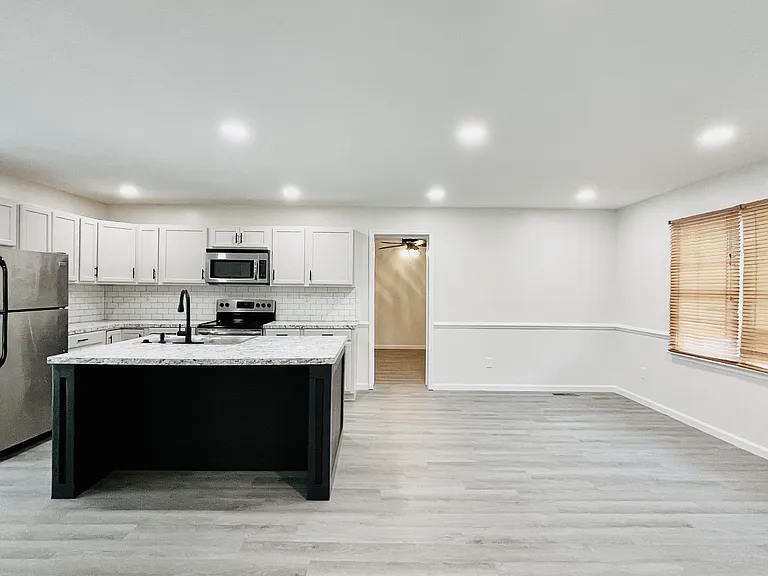 909 Meadow Dr — Photo 9