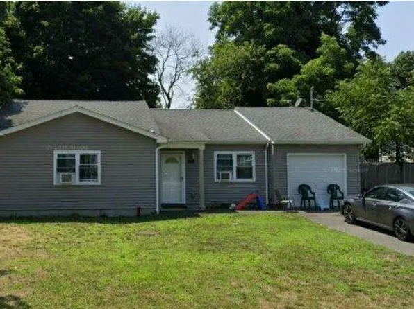 556 Taylor Avenue, East Patchogue, NY 11772