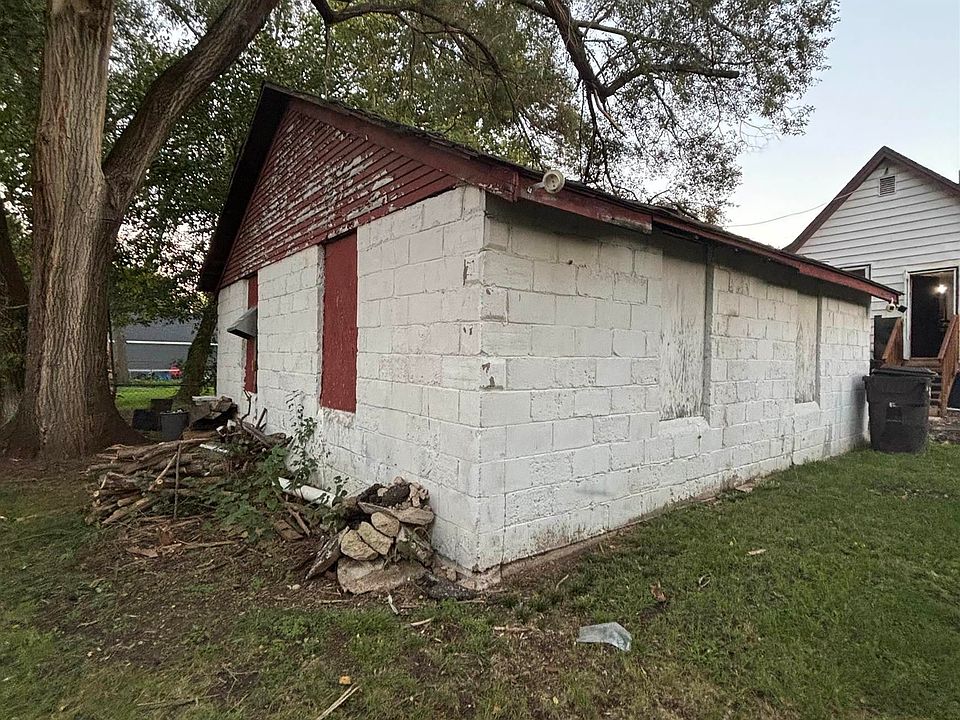 22nd image of 2423 W Garden St