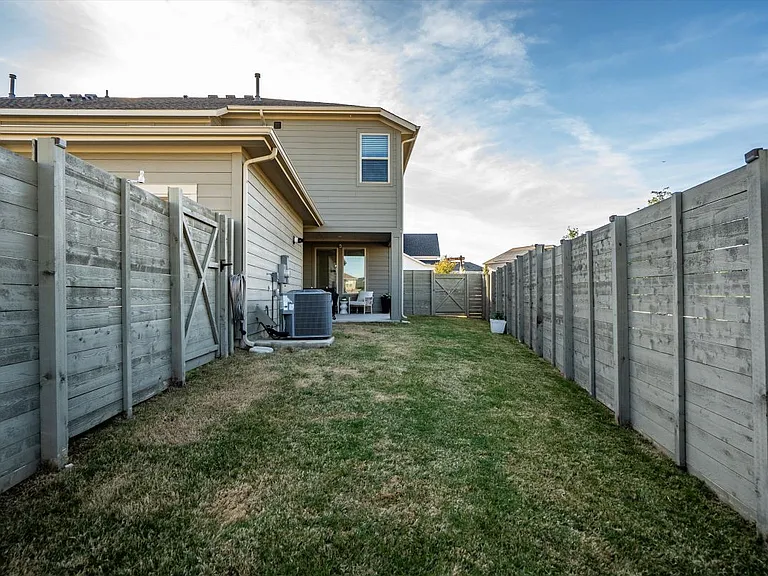 1346 Roundup Way — Photo 33