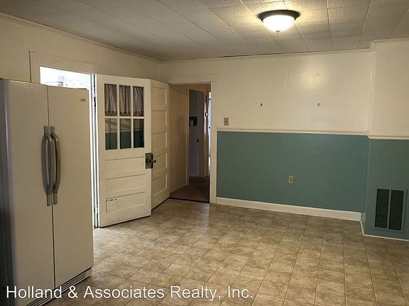 5th image of 1028 E Stadium Dr
