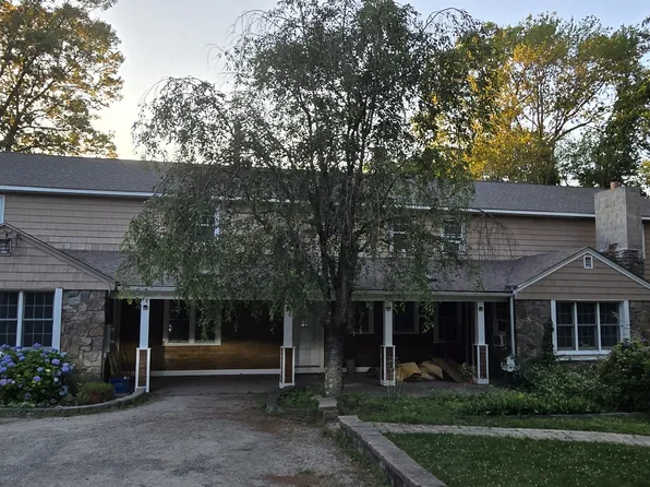 24 Golden View Dr, Johnston, RI 02919