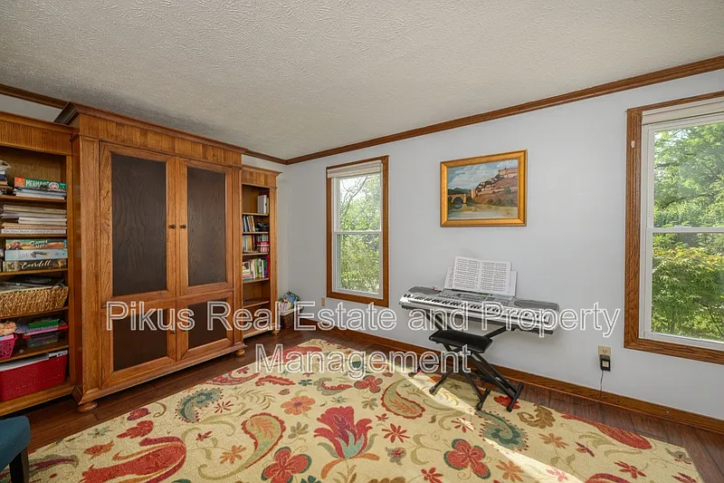 4 bed, 2.5 bath, 2344 sqft, $2,695 — Photo 3