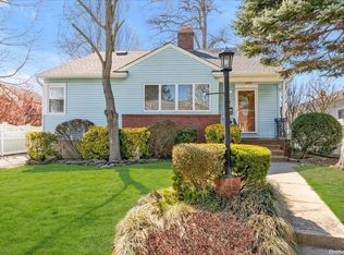 7 Kelsey Pl, Lynbrook, NY 11563