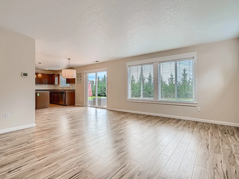 945 NW Joy Ave — Photo 9