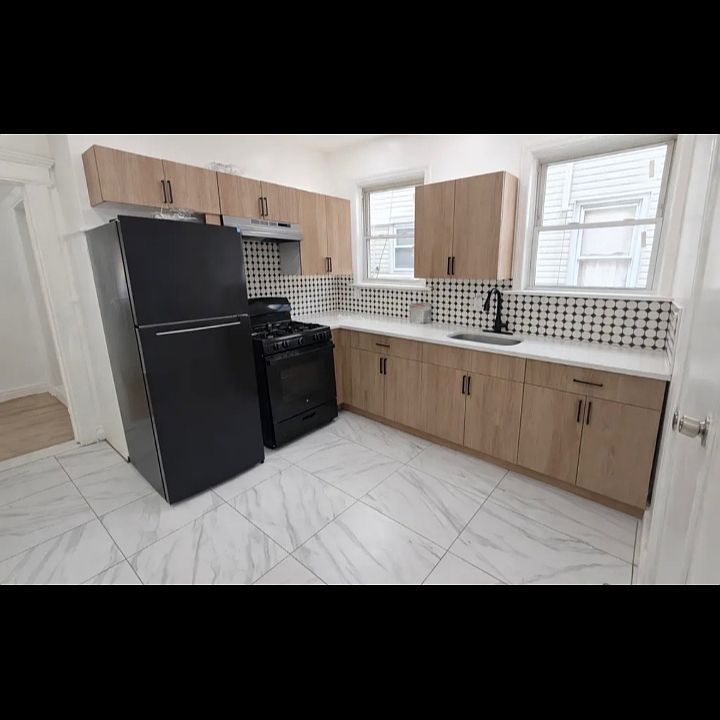 1st image of 878 S 19th St #1L