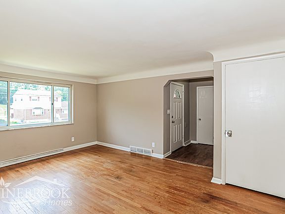 3rd image of 4712 Clevesdale Dr