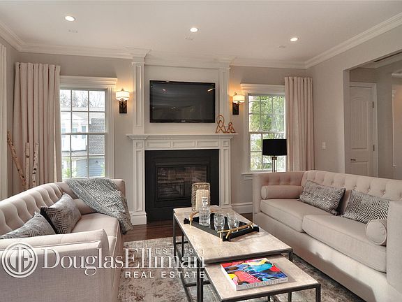 2nd image of 4 Crabtree Ln