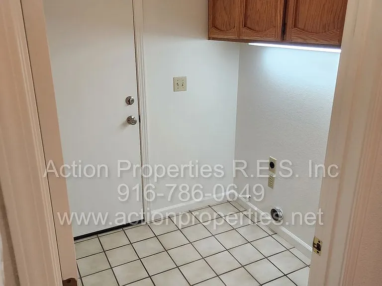 1417 Hurlston Way — Photo 21