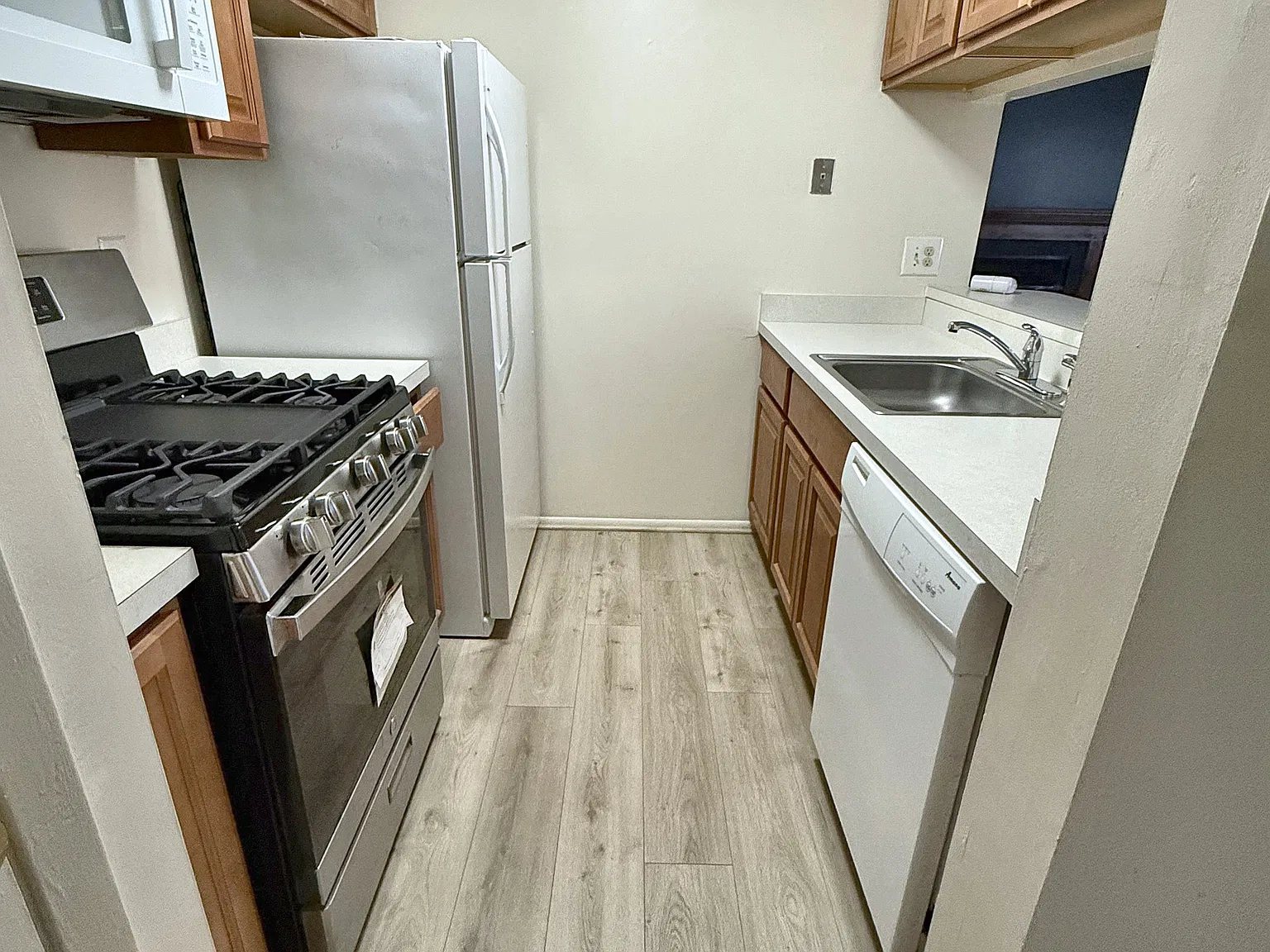 2 bed, 1176 sqft, $2,100 — Photo 4