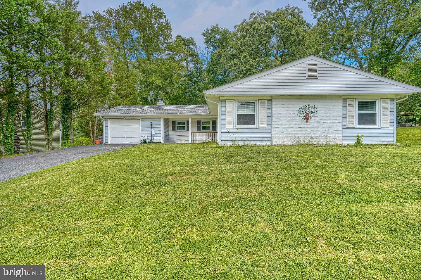 3 bed, 2.0 bath, 1728 sqft, $2,700 — Photo 2