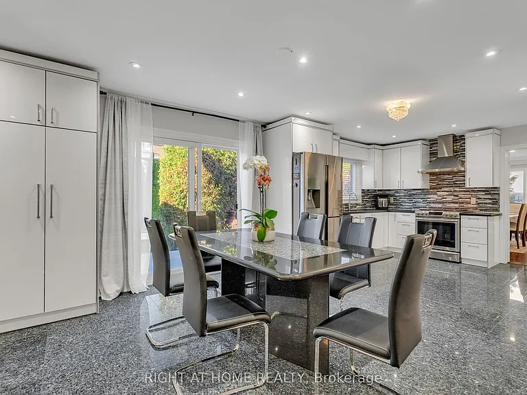 373 Firglen Rdg — Photo 12