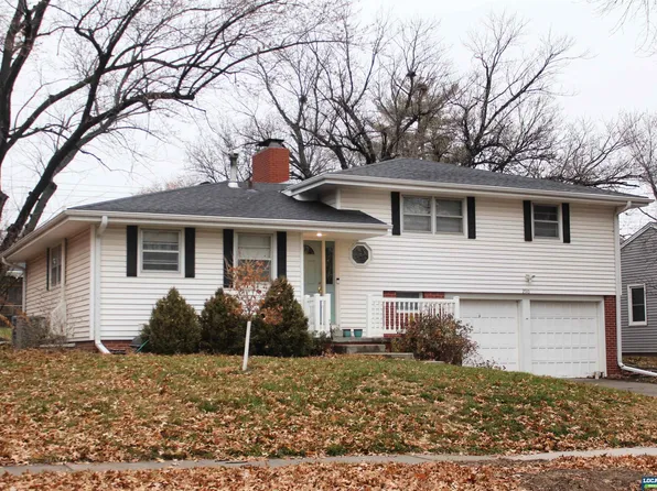 2510 Saint Thomas Dr, Lincoln, NE 68502