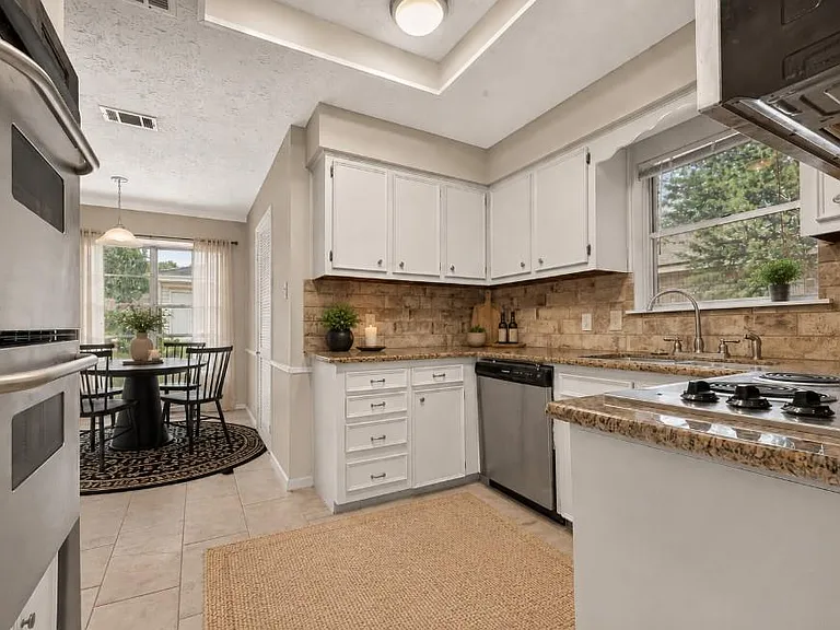 1519 Hitherfield Dr — Photo 12