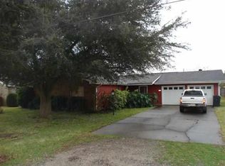 3913 Kenneth St, Groves, TX 77619