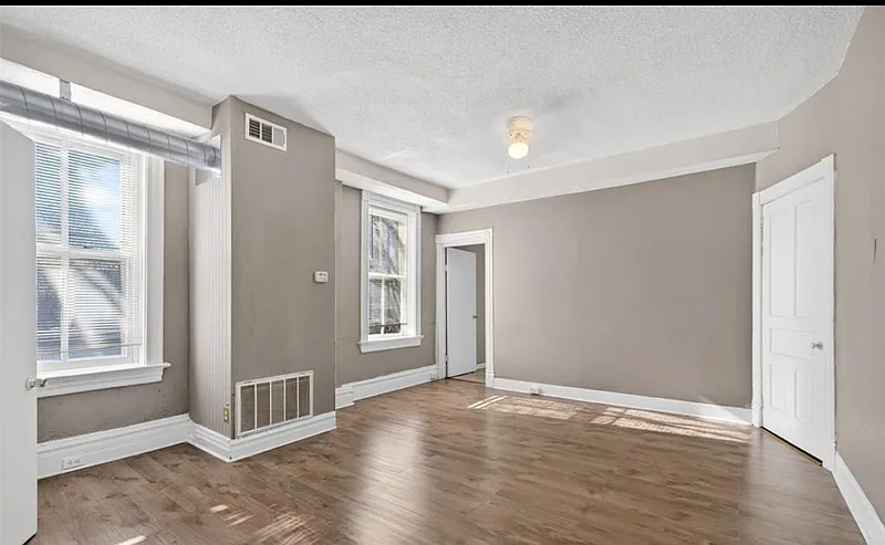 3 bed, 2.0 bath, 3340 sqft, $1,599 — Photo 2