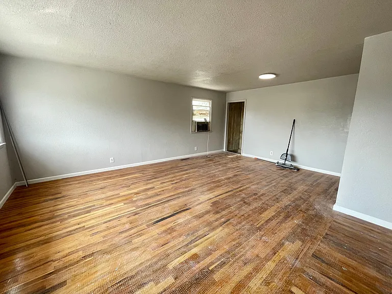 1604 S Kenwood St — Photo 9