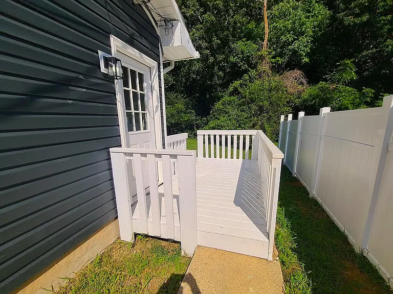 1645 Brown St — Photo 7