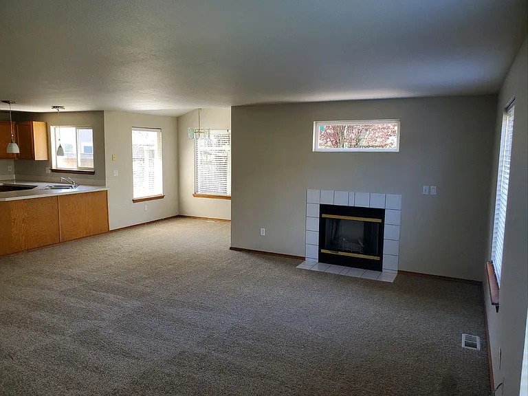 5905 Cherokee Loop SE — Photo 3