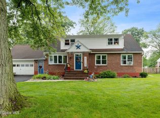 8 Puritan Dr, Schenectady, NY 12306