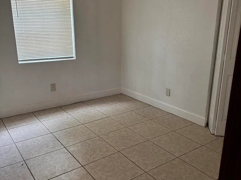 2221 NW 6th Ct — Photo 15