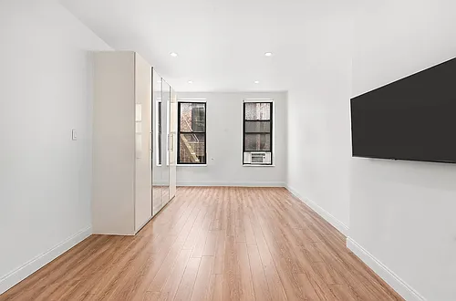 349 W Broadway #9 Photo 1