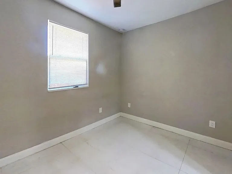 2726 Miami Ter #B — Photo 5