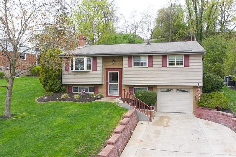 1st image of 704 Moonstone Dr
