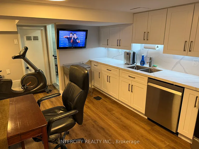222 Combe Ave #1 — Photo 8