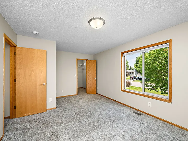 487 Thomas Ave — Photo 11