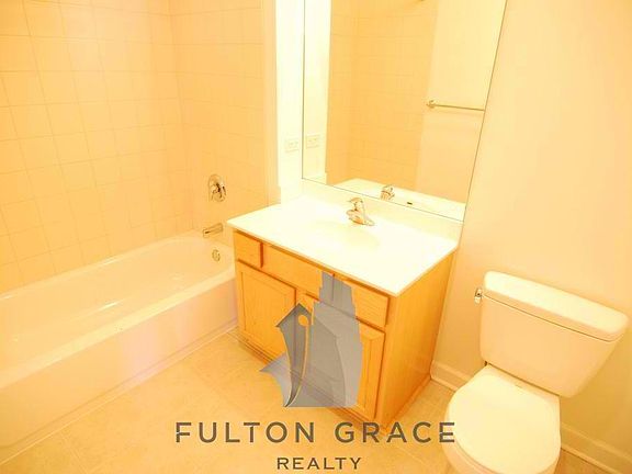 2nd image of 1629 S Prairie Ave Unit 2603A
